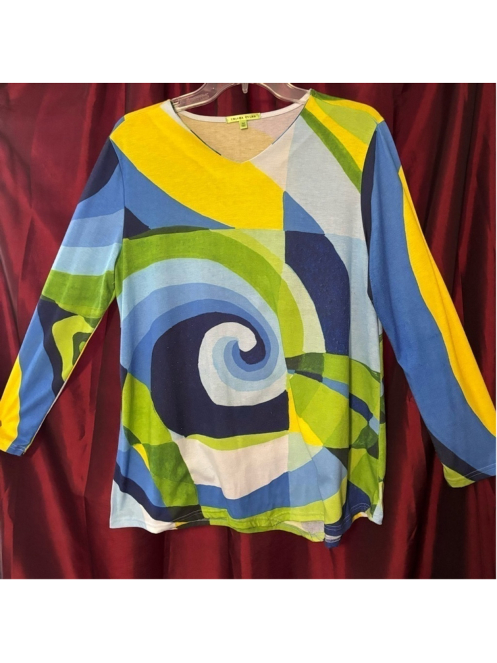 TRISHA TYLER COLORFUL TOP SIZE MEDIUM IN GOOD PRELOVED CONDITION